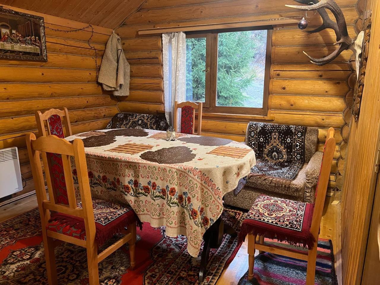 Auberge de jeunesse Farmstead Lisova à Mizhhirya  Extérieur photo